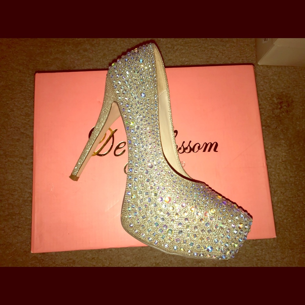 Nude sparkle pumps ✨